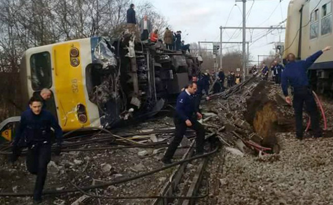 belgium-train-derailed.jpg