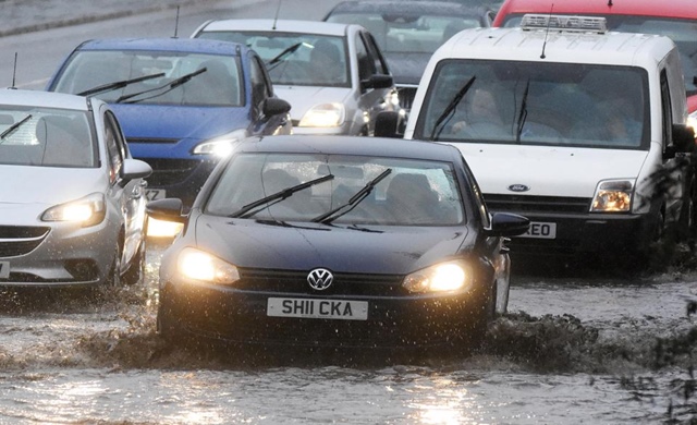 Britain-faces-severe-flood-warnings.jpg