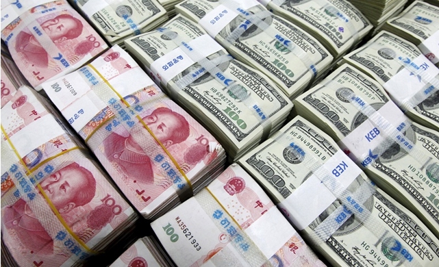 China-and-US-banknotes.jpg