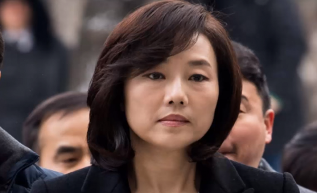 Cho-Yoon-sun-the-former-culture-minister.png