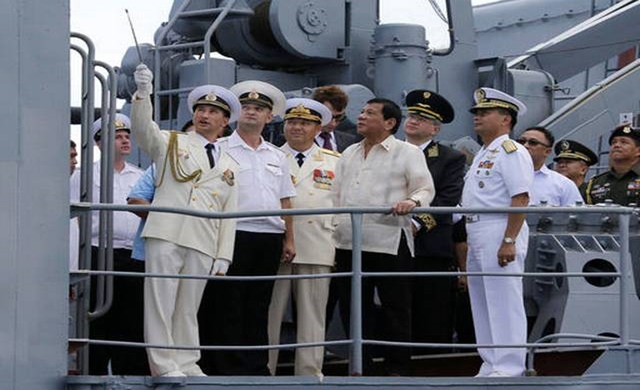 Duterte-tours-Russian-warship.jpg