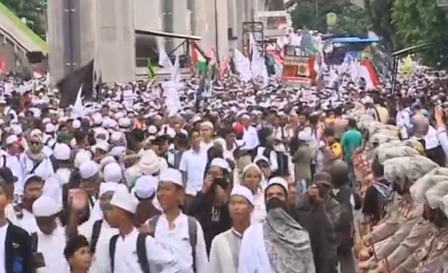 Indonesian-Islamic-hardliners-protest.jpg