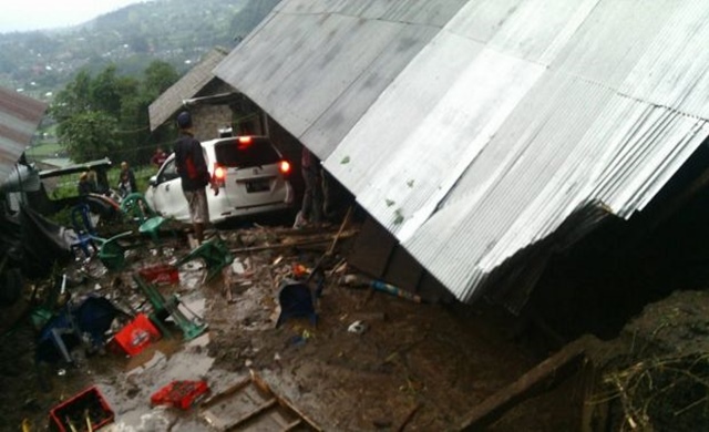 landslides-on-Indonesias-Bali.jpg