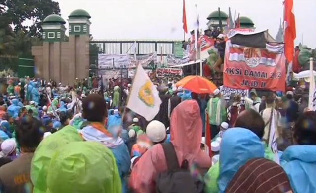 Muslims-protest-in-Jakarta.png