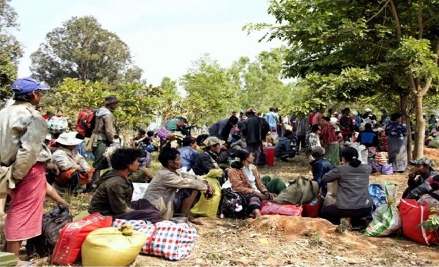 Myanmars-flee.jpg