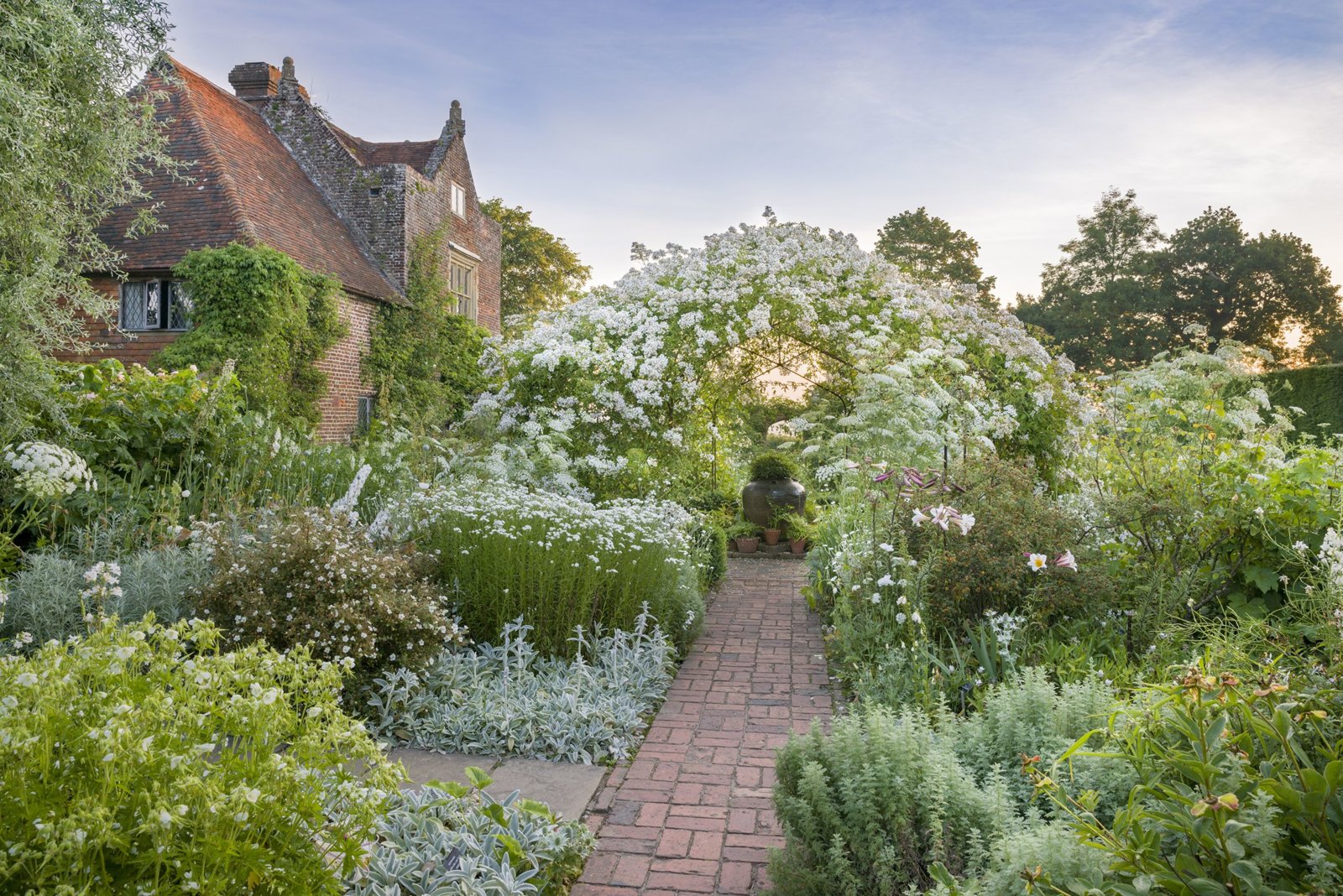 sissinghurst-cnational-trust-images-andrew-butler-2-1566383425.jpg