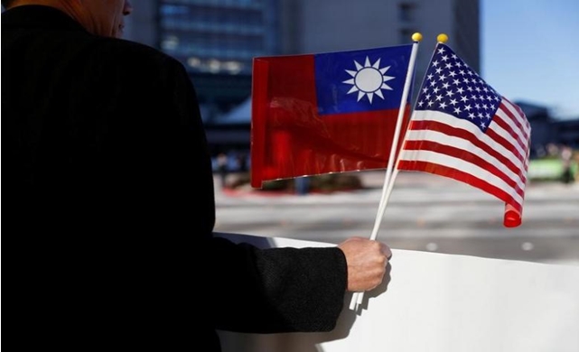 Taiwan-and-US-flags.jpg