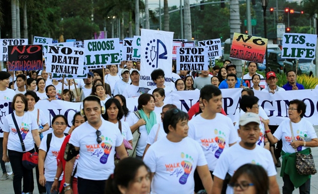 Thousands-of-Filipino-Catholics-march-against-death-penalty-war-on-drugs.jpg